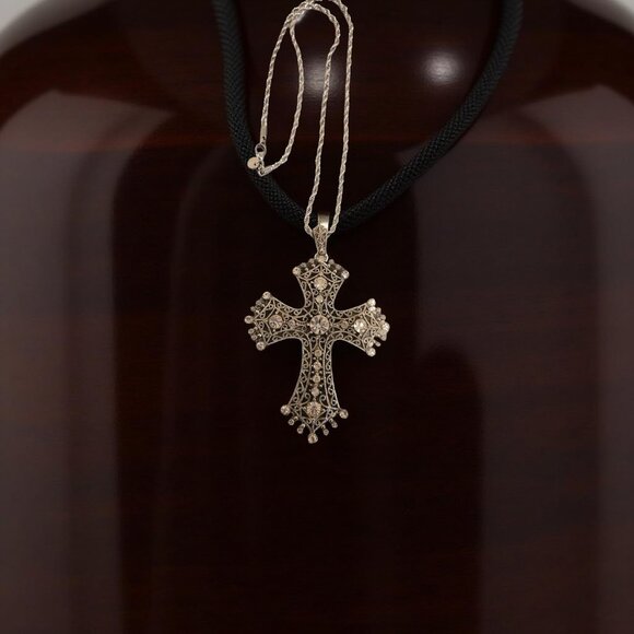 VINTAGE LARGE SILVER CROSS ON 20 INCH CHAIN. ~ - Picture 4 of 6
